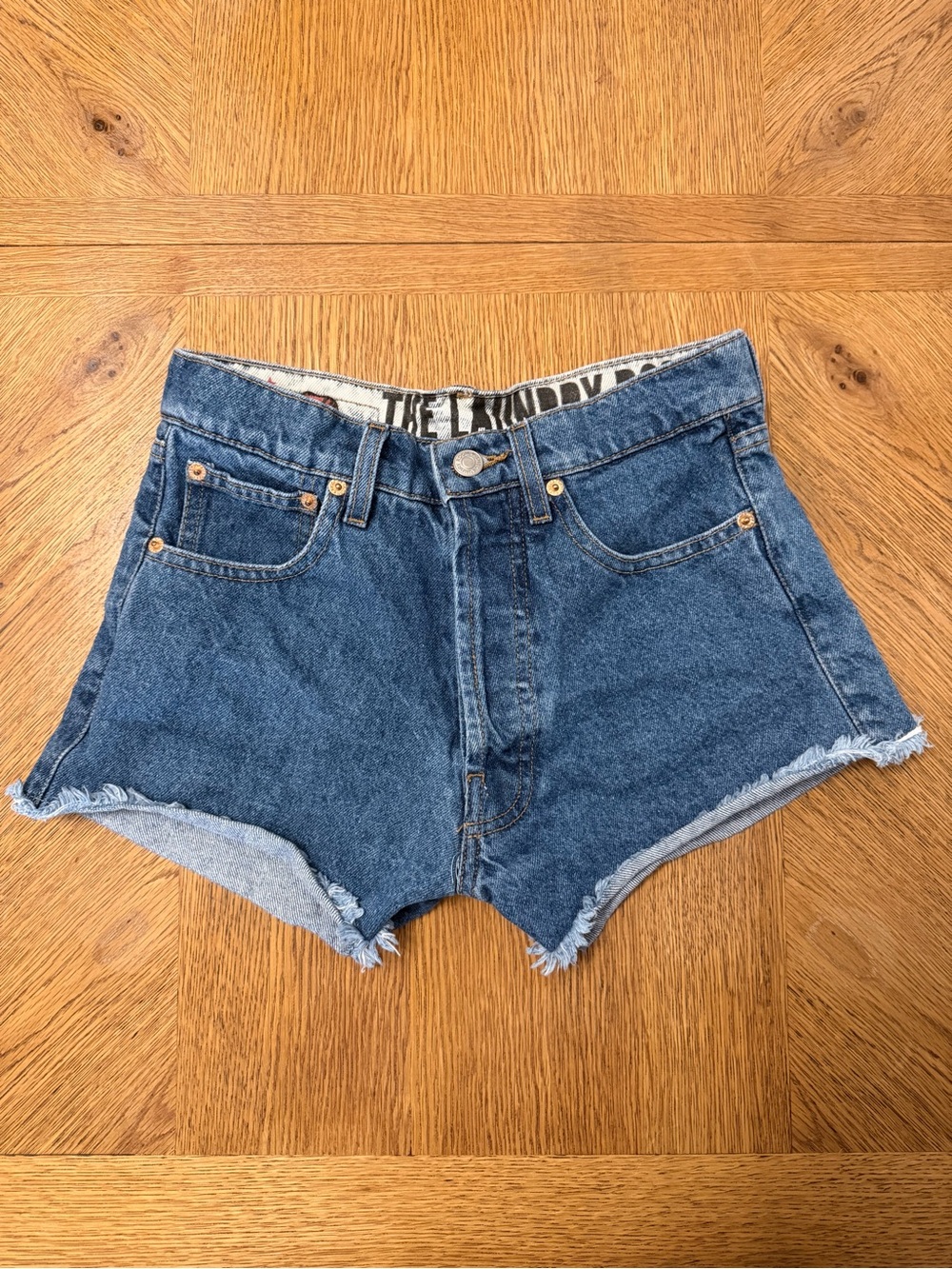 The Laundry Room Frayed Denim Cutoff Shorts Y2K Medium Wash Women’s